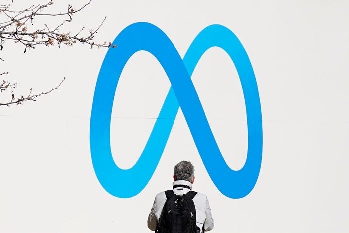 Meta đang l&ecirc;n kế hoạch ph&aacute;t triển h&agrave;ng chục chatbot c&oacute; t&iacute;nh c&aacute;ch ri&ecirc;ng được hỗ trợ bằng c&ocirc;ng nghệ AI