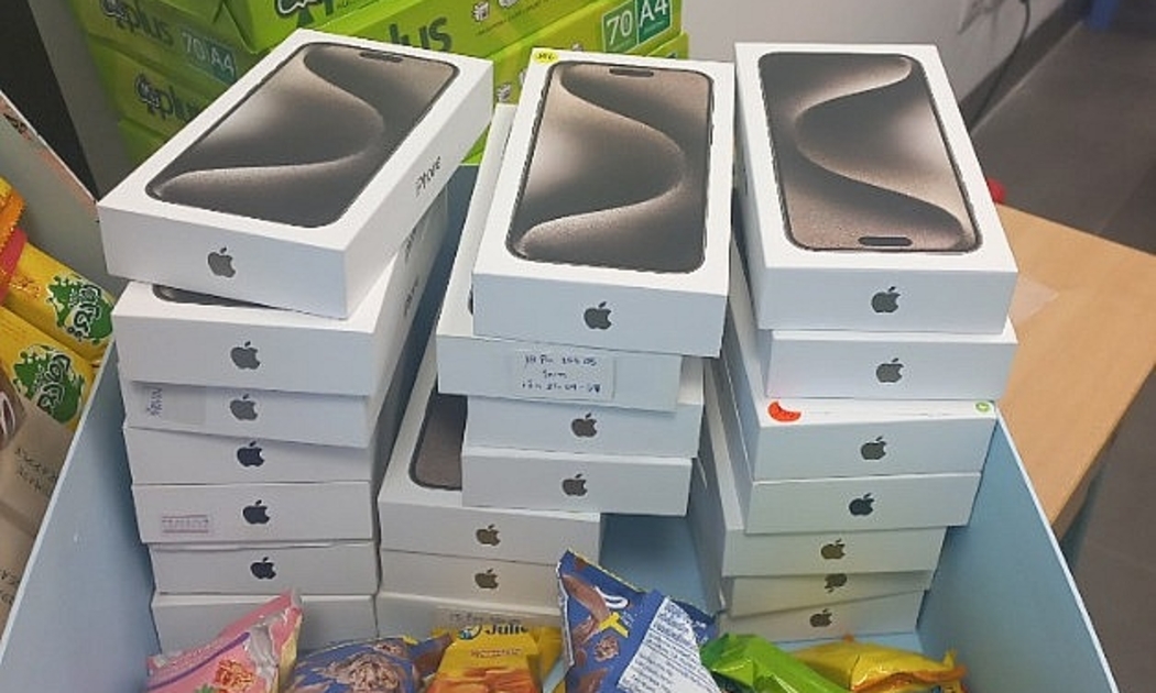 Tạm giữ lô hàng 20 chiếc iPhone 15 Promax, trị giá 700 triệu đồng. (Ảnh: Cục Hải quan Đà Nẵng).