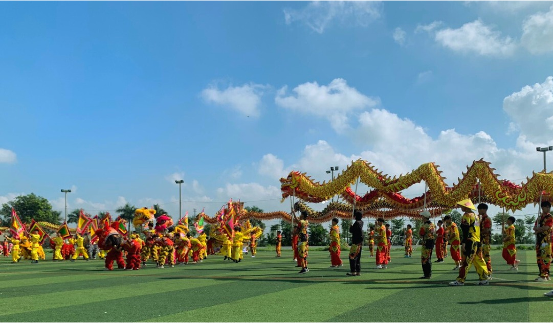 Huyện Thanh Oai đang tập luyện đội Lân - Sư - Rồng để tham gia Diễu hành đường phố Carnaval Thu Hà Nội sẽ diễn ra từ 8h00 sáng ngày 01/10.