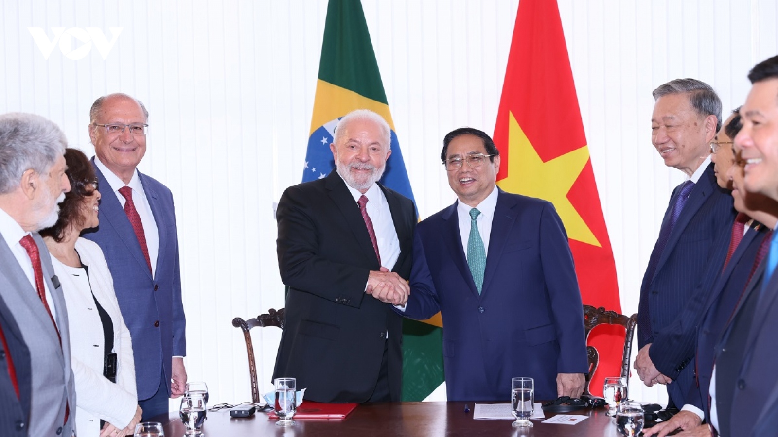 Sau lễ đón chính thức, trong không khí cởi mởi, chân thành, thực chất, Thủ tướng Phạm Minh Chính hội đàm với Tổng thống Luiz Inacio Lula da Silva. Ảnh: VGP.