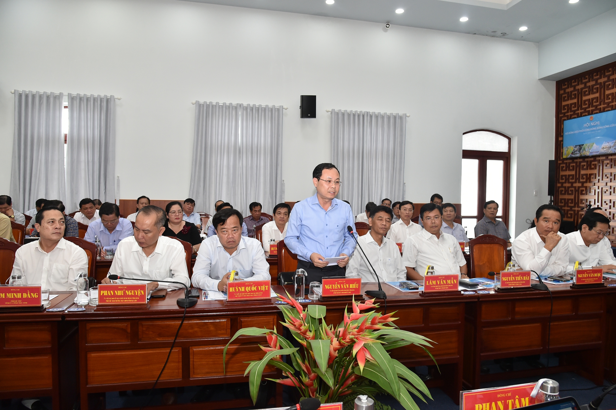 B&iacute; thư Th&agrave;nh ủy Cần Thơ Nguyễn Văn Hiếu ph&aacute;t biểu tại hội nghị. Ảnh VGP.