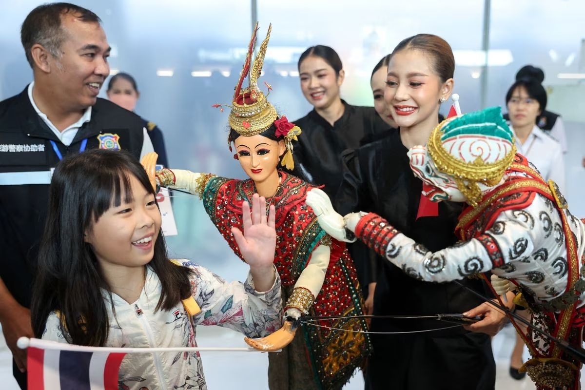 Dự kiến hơn 120.000 du khách Trung Quốc sẽ đến các sân bay Don Mueang và Suvarnabhumi trong tuần đầu tiên áp dụng chính sách miễn thị thực.