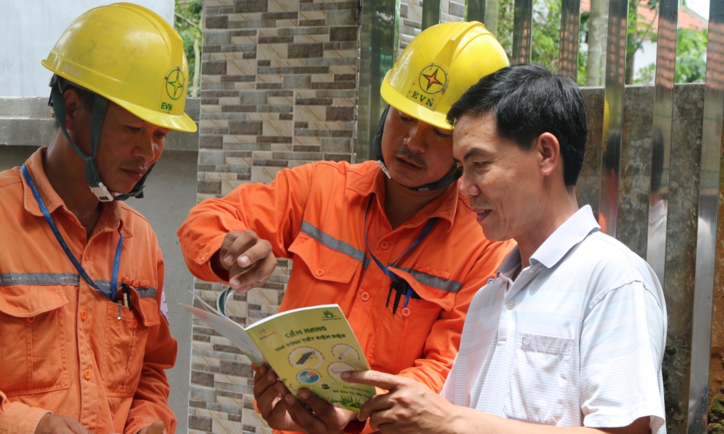Cùng với việc thực hiện kinh doanh lãi lỗ, EVN đang phải thực hiện an sinh xã hội, đảm bảo điện cho vùng sâu, vùng xa.