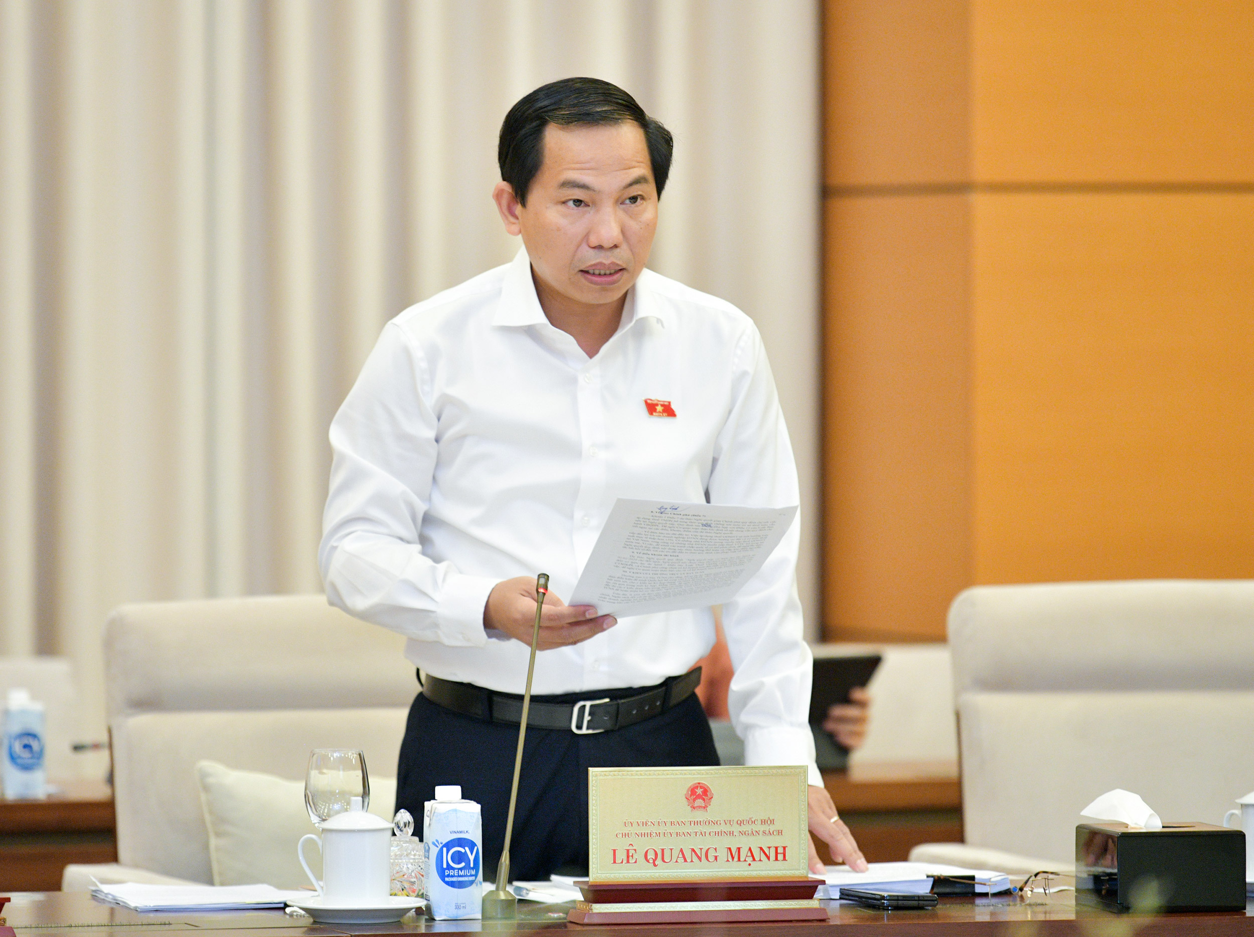Chủ nhiệm Ủy ban Tài chính, Ngân sách của Quốc hội Lê Quang Mạnh phát biểu tại Phiên họp thứ 26 diễn ra ngày 28-9.