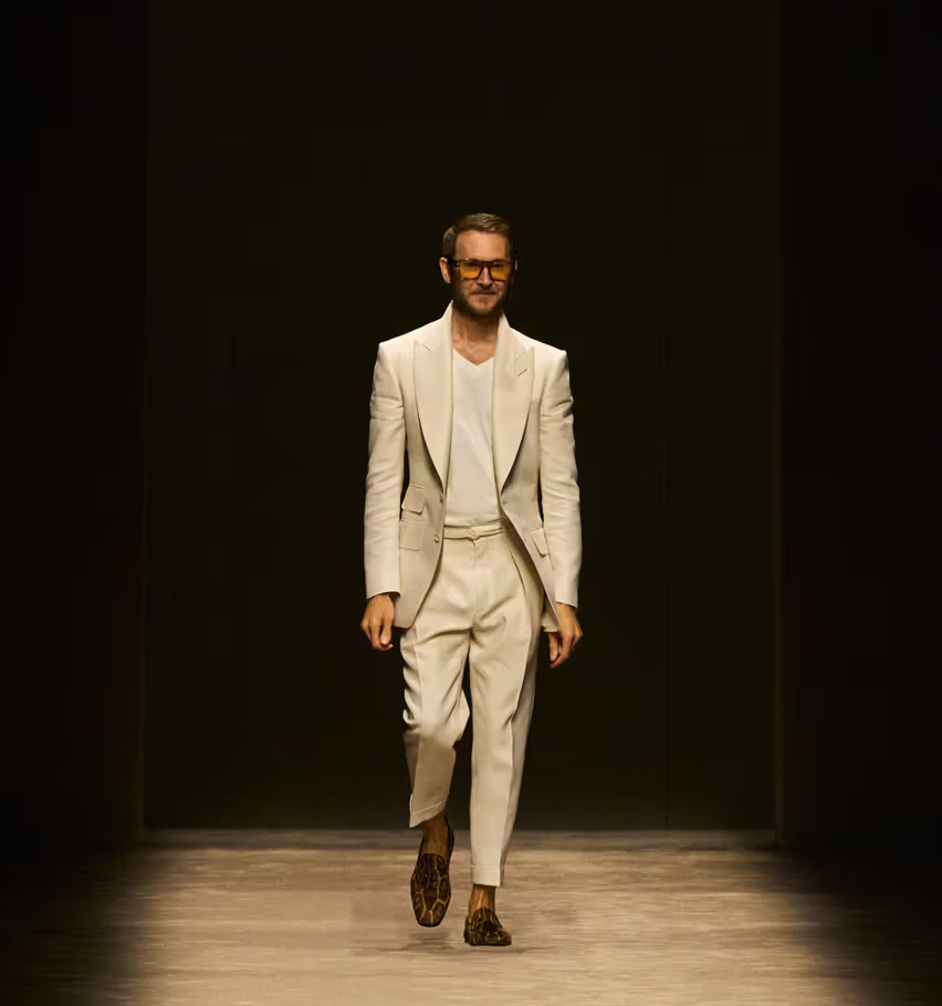 Peter Hawkings vừa ra mắt với bộ sưu tập Xuân - Hè 2024 cho thương hiệu Tom Ford, sau khi tỷ phú Tom Ford rời đi.