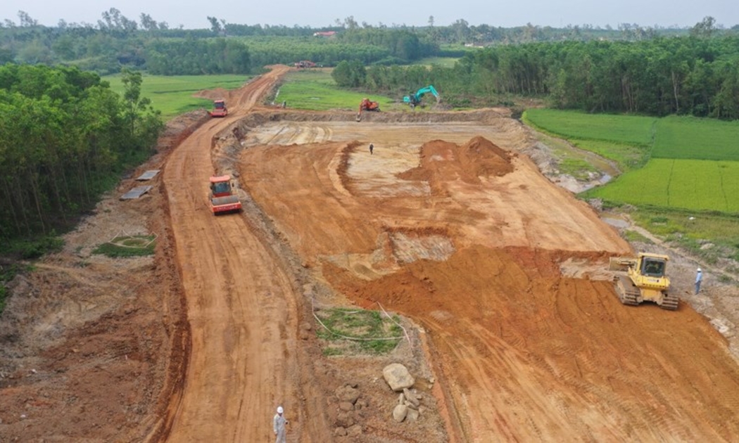 Thi công cao tốc Bắc - Nam đoạn qua Quảng Ngãi