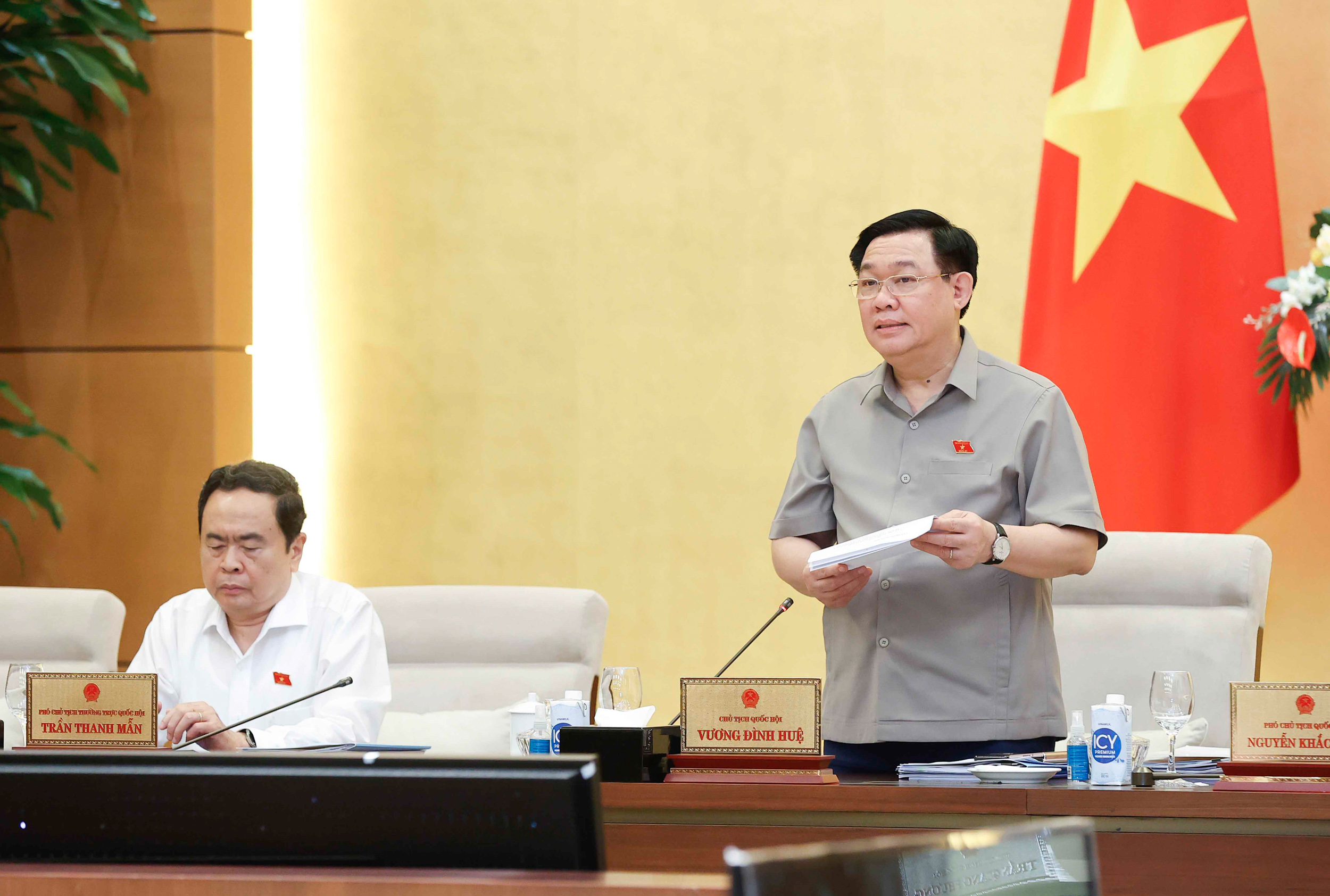 Chủ tịch Quốc hội Vương Đình Huệ phát biểu bế mạc phiên họp. Ảnh: Quốc hội