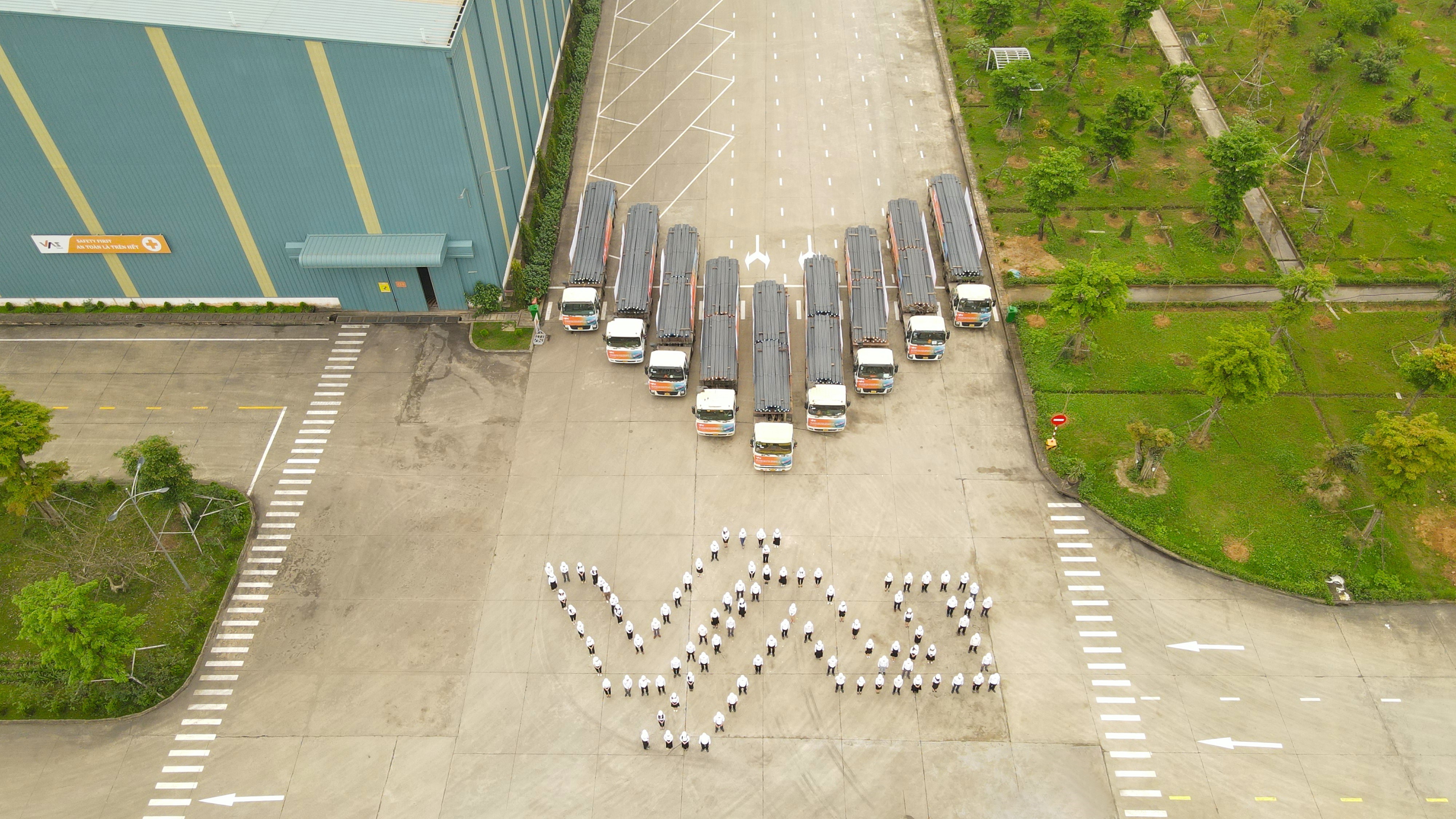 Tập thể VAS Group “Vững vàng Tâm thép”, luôn song hành mang tới lợi ích hài hòa với khách hàng, đối tác và cộng đồng.