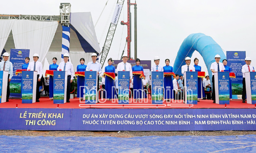 Thi công cầu vượt sông Đáy gần 1.500 tỷ đồng, kết nối hai tỉnh Nam Định và Ninh Bình