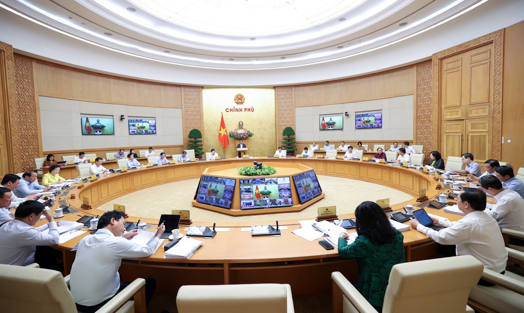 Phiên họp thống nhất đánh giá, nhìn chung, tình hình kinh tế-xã hội tiếp tục xu hướng phục hồi tích cực. Ảnh: VGP.