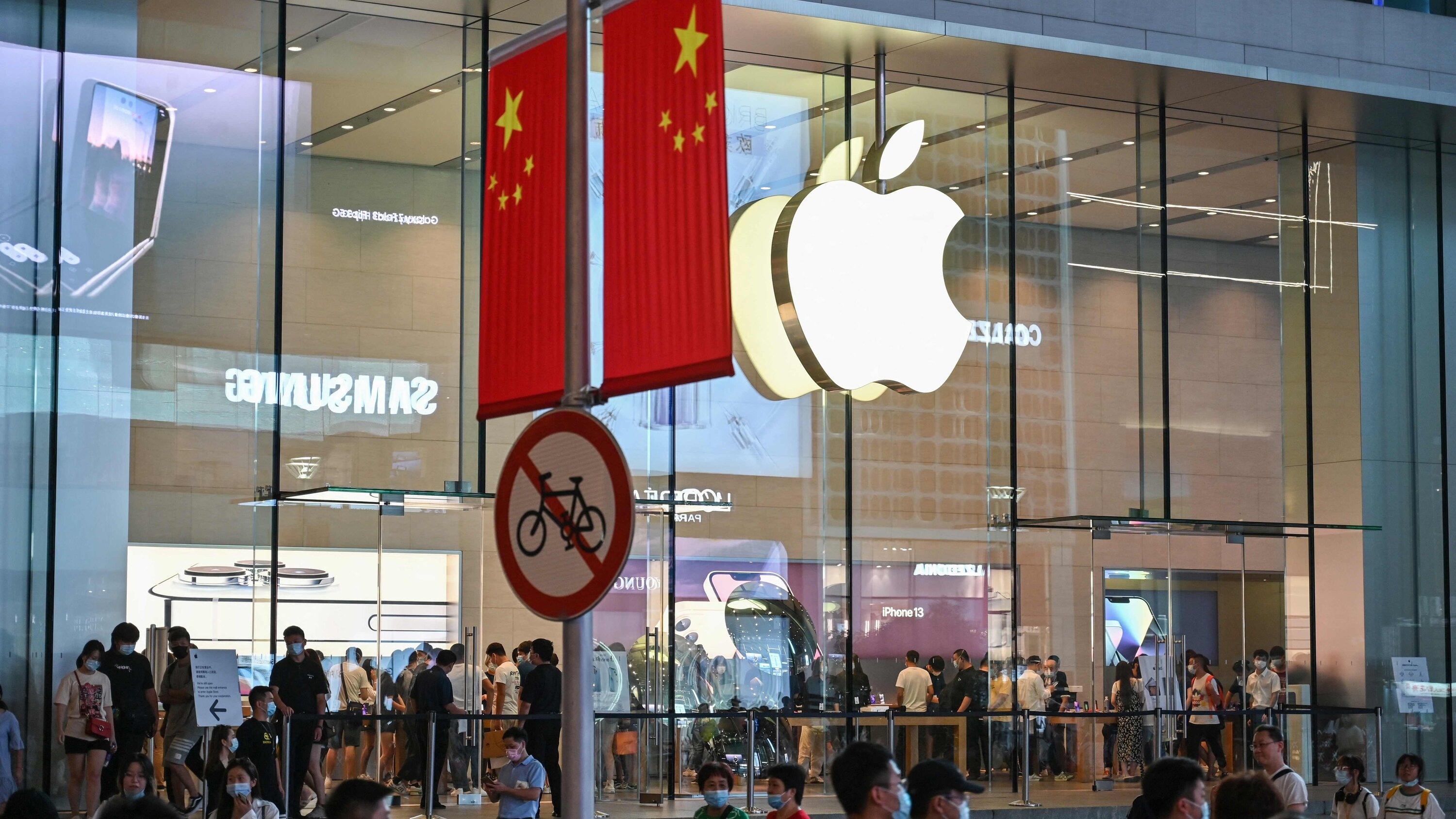 Apple đối mặt nhiều rủi ro tại Trung Quốc, Facebook, Instagram, X nguy cơ bị xóa sổ trên App Store