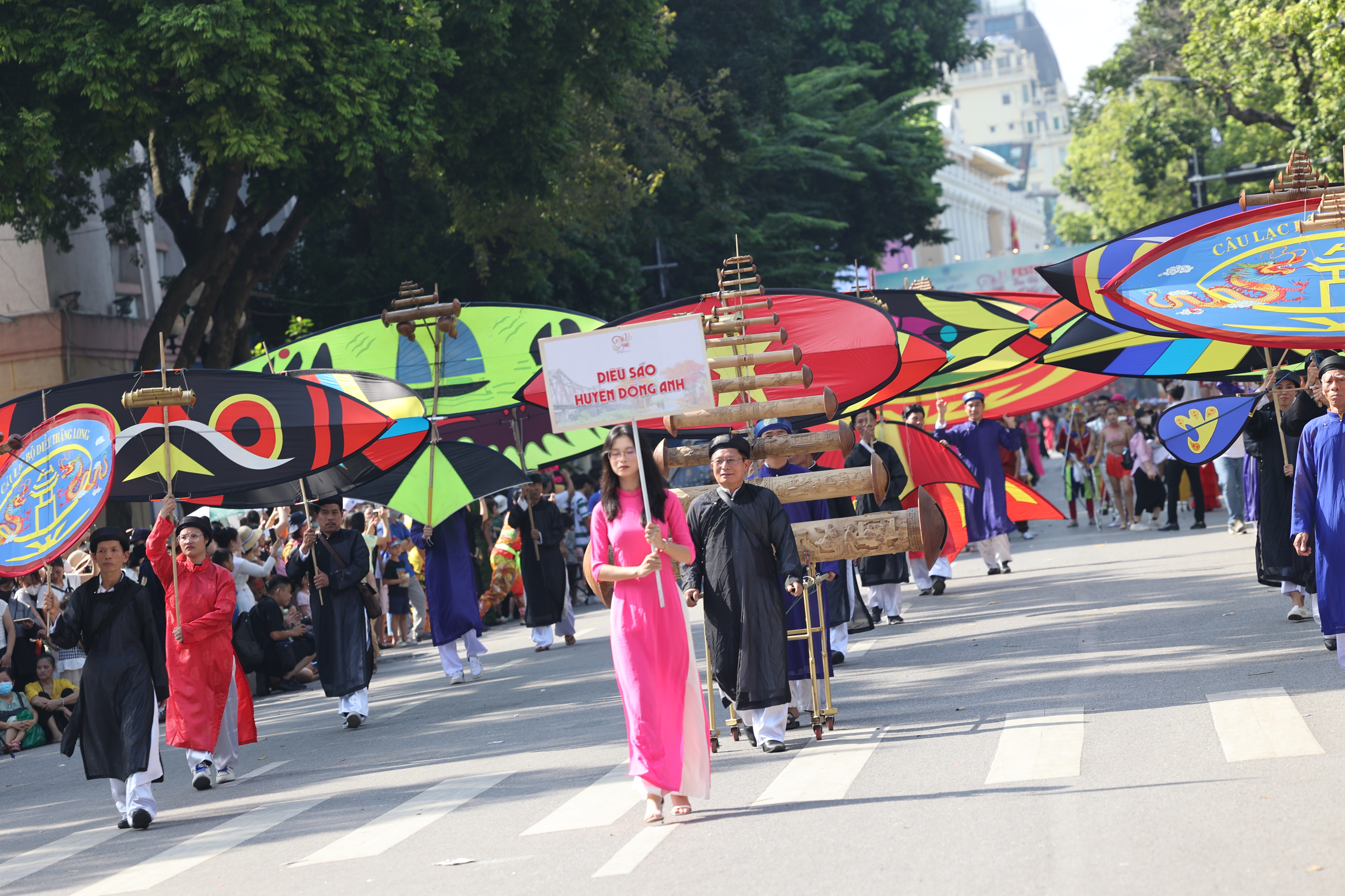 Khung cảnh&nbsp;Carnaval Thu H&agrave; Nội diễn ra ng&agrave;y 1/10 vừa qua.