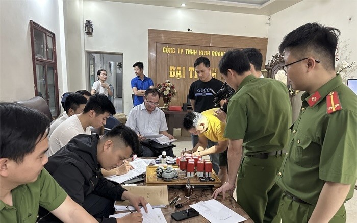 C&ocirc;ng an tỉnh Thanh H&oacute;a ra qu&acirc;n kiểm tra c&aacute;c cơ sở kinh doanh dịch vụ t&agrave;i ch&iacute;nh, cầm đồ vi phạm ph&aacute;p luật