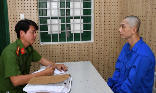 Bắt nhóm tội phạm mua bán, cho thuê tài khoản ngân hàng kiếm lợi hàng trăm triệu đồng