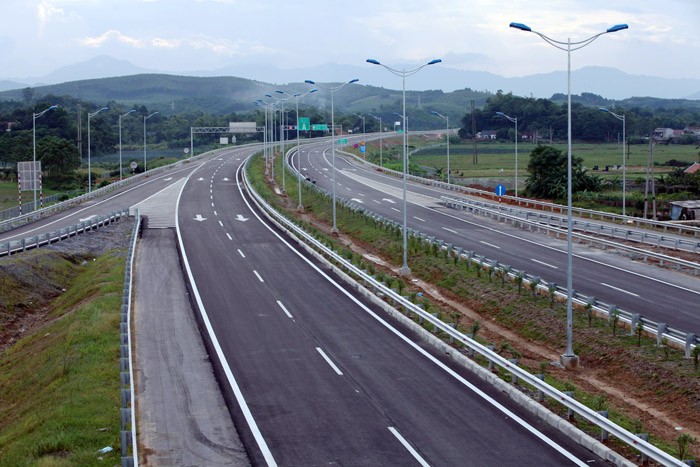 Cả nước có khoảng 1.822km đường bộ cao tốc. Việc đầu tư các tuyến kết nối giữa tuyến đường bộ cao tốc và hệ thống đường bộ trên địa bàn các địa phương là rất cần thiết.