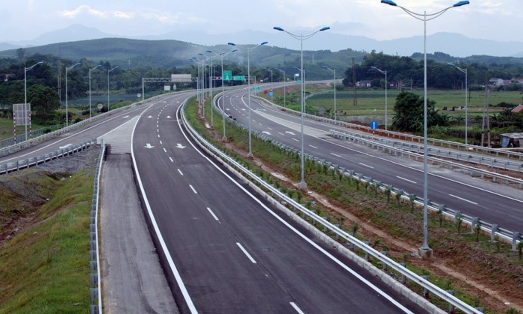Cả nước có khoảng 1.822km đường bộ cao tốc. Việc đầu tư các tuyến kết nối giữa tuyến đường bộ cao tốc và hệ thống đường bộ trên địa bàn các địa phương là rất cần thiết.