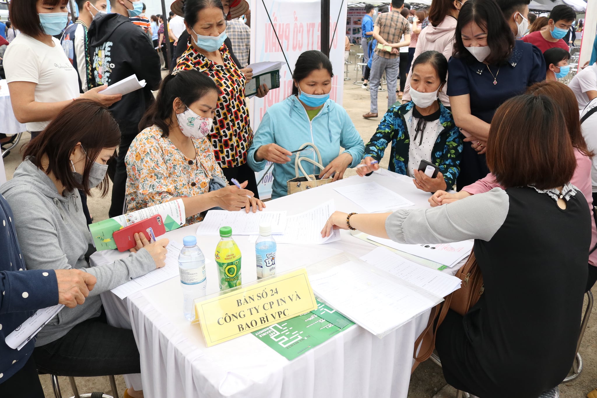 Hỗ trợ kết nối việc l&agrave;m cho người lao động. Ảnh: N.Dương.