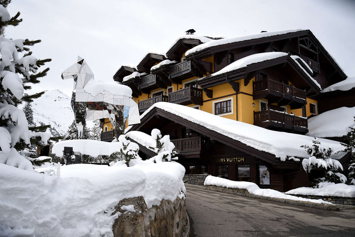 Khách sạn Cheval Blanc ở Courchevel thuộc sở hữu của tỷ phú Bernard Arnault, ảnh chụp vào tháng 2/2017.