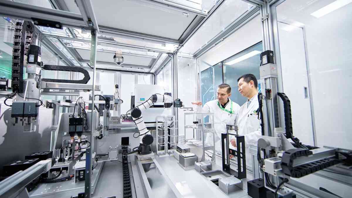 C&ocirc;ng ty Insilico Medicine đ&atilde; ho&agrave;n th&agrave;nh thử nghiệm l&acirc;m s&agrave;ng giai đoạn 2 cho loại thuốc ph&acirc;n tử nhỏ được ph&aacute;t triển bởi AI đầu ti&ecirc;n tr&ecirc;n thế giới.