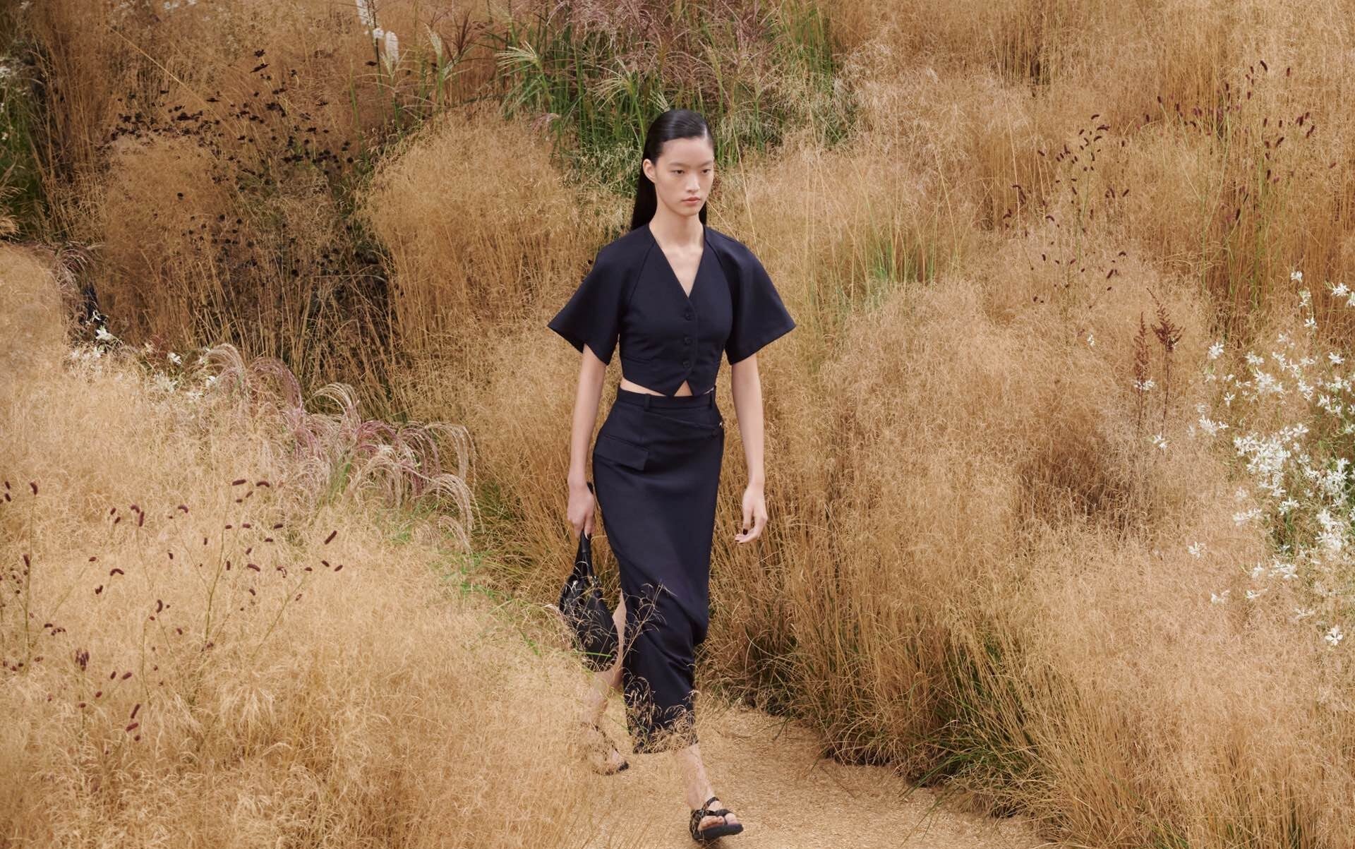 Khung cảnh show diễn của Hermès tại Tuần lễ thời trang Paris. Ảnh: Vogue