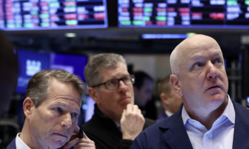 Chứng khoán Mỹ bán tháo vì lãi suất cao ngất ngưởng, Dow Jones “bốc hơi” hơn 400 điểm