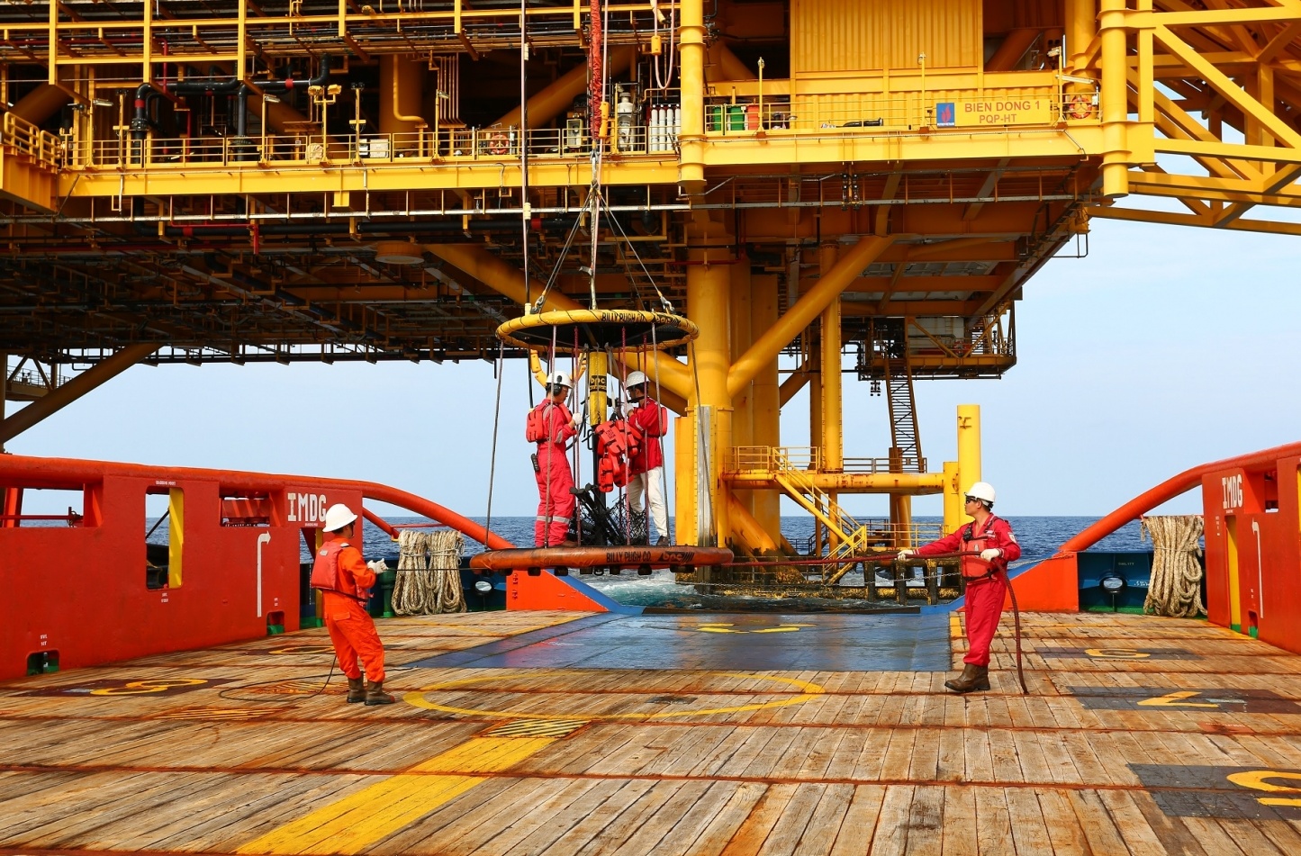 Ba "ông lớn" PVN, Viettel và VRG chiếm áp đảo (95%) tổng số vốn đầu tư ra nước ngoài của khối doanh nghiệp nhà nước.