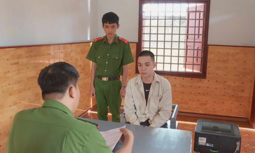Đối tượng Vũ Duy Sơn bị bắt giữ tại Cơ quan Công an.