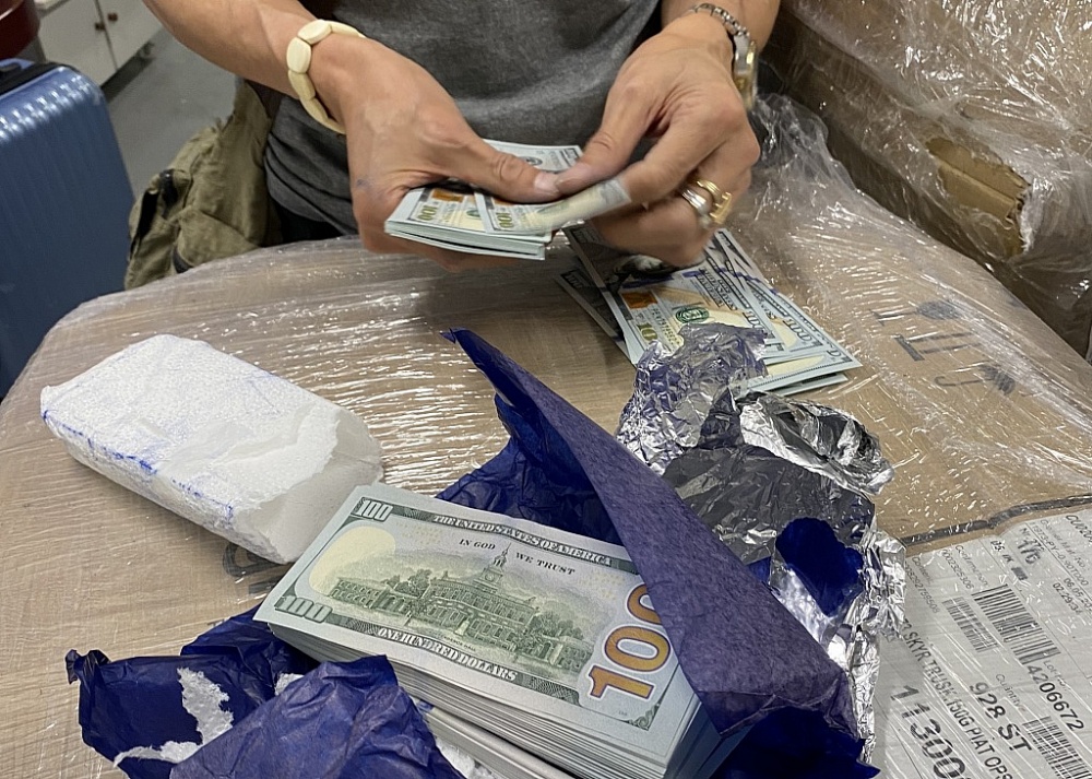 Trong chặng nước rút cuối năm, cơ quan hải quan tập trung thu nợ, rốt ráo xử lý các vụ việc vi phạm để chống thất thu.