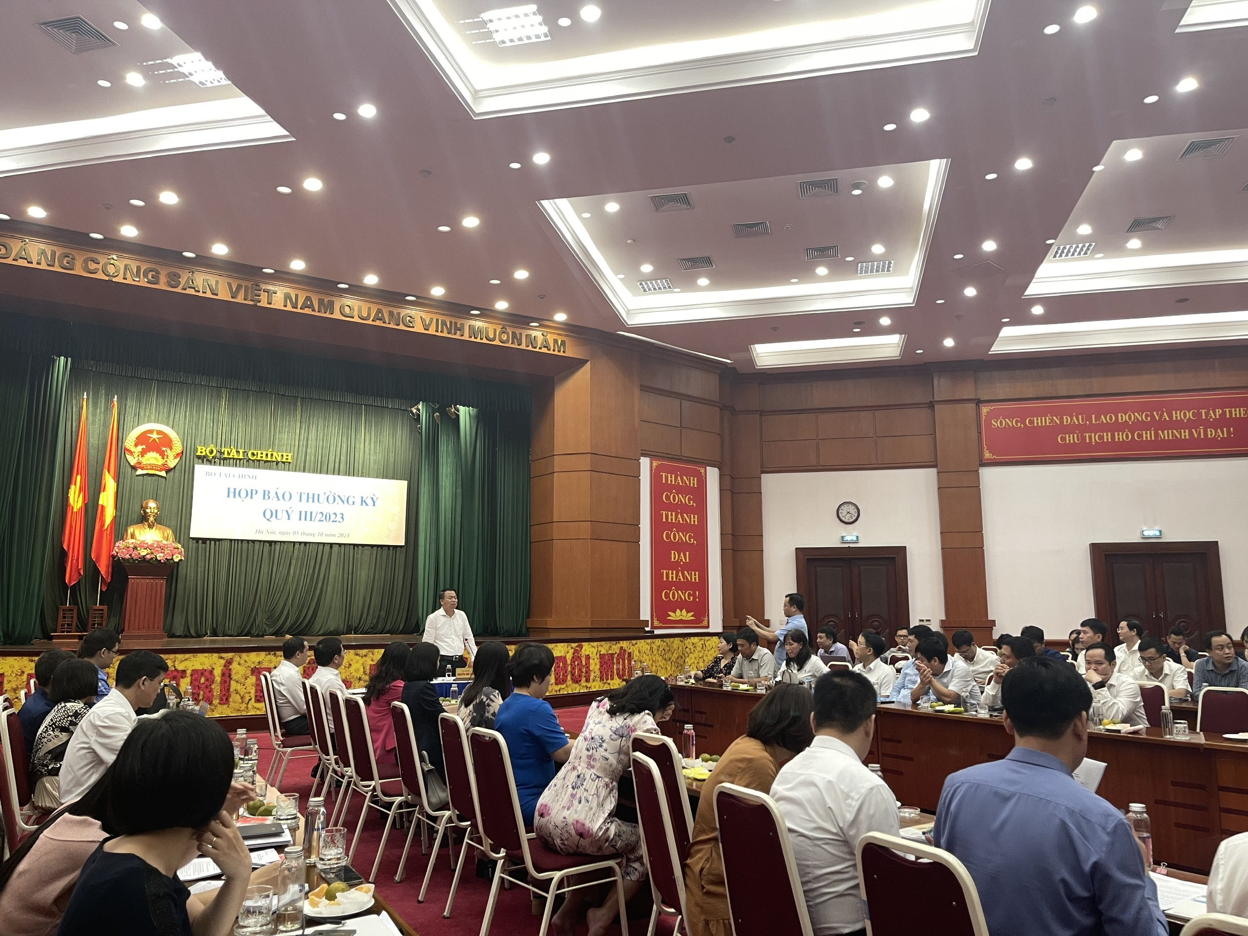 Nhiều câu hỏi 