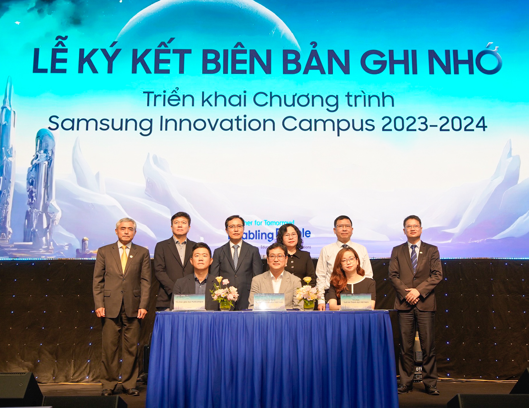 Lễ ký kết biên bản ghi nhớ chương trình SIC. Ảnh: Samsung Việt Nam.