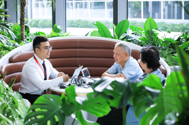 Techcombank puts two new office blocks into operation