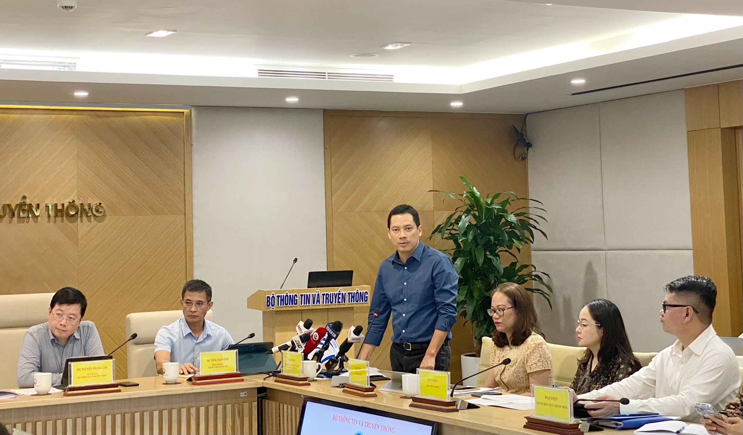 Ông Lê Quang Tự Do, Cục trưởng Cục Phát thanh Truyền hình và Thông tin Điện tử công bố những điểm chính trong kết quả kiểm tra toàn diện TikTok tại Việt Nam