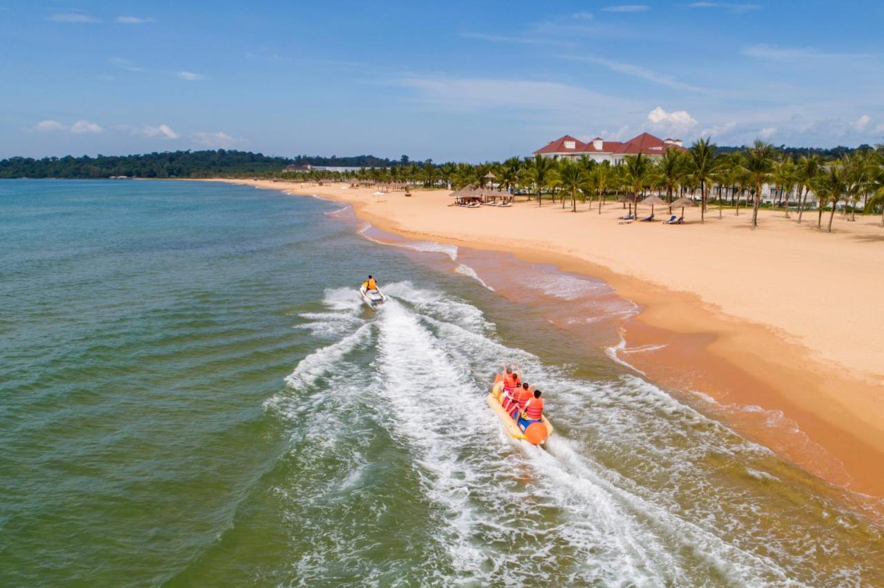 Giá vé máy bay chiếm phần lớn trong giá thành tour, ảnh hưởng nhiều đến quyết định đặt dịch vụ trọn gói của du khách.