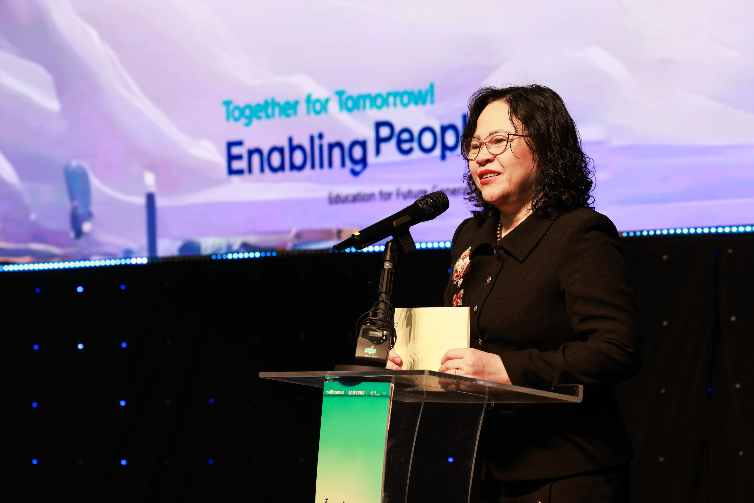 B&agrave; Ng&ocirc; Thị Minh - Thứ Trưởng Bộ Gi&aacute;o dục v&agrave; Đ&agrave;o tạo. Ảnh: Samsung Việt Nam.