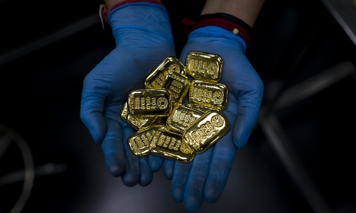 Giá vàng thế giới giảm một mạch 9 phiên dưới áp lực lãi suất, SPDR Gold Trust liên tục bán ròng