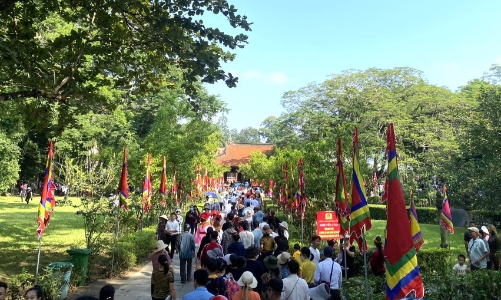 Rộn ràng trẩy hội Lam Kinh