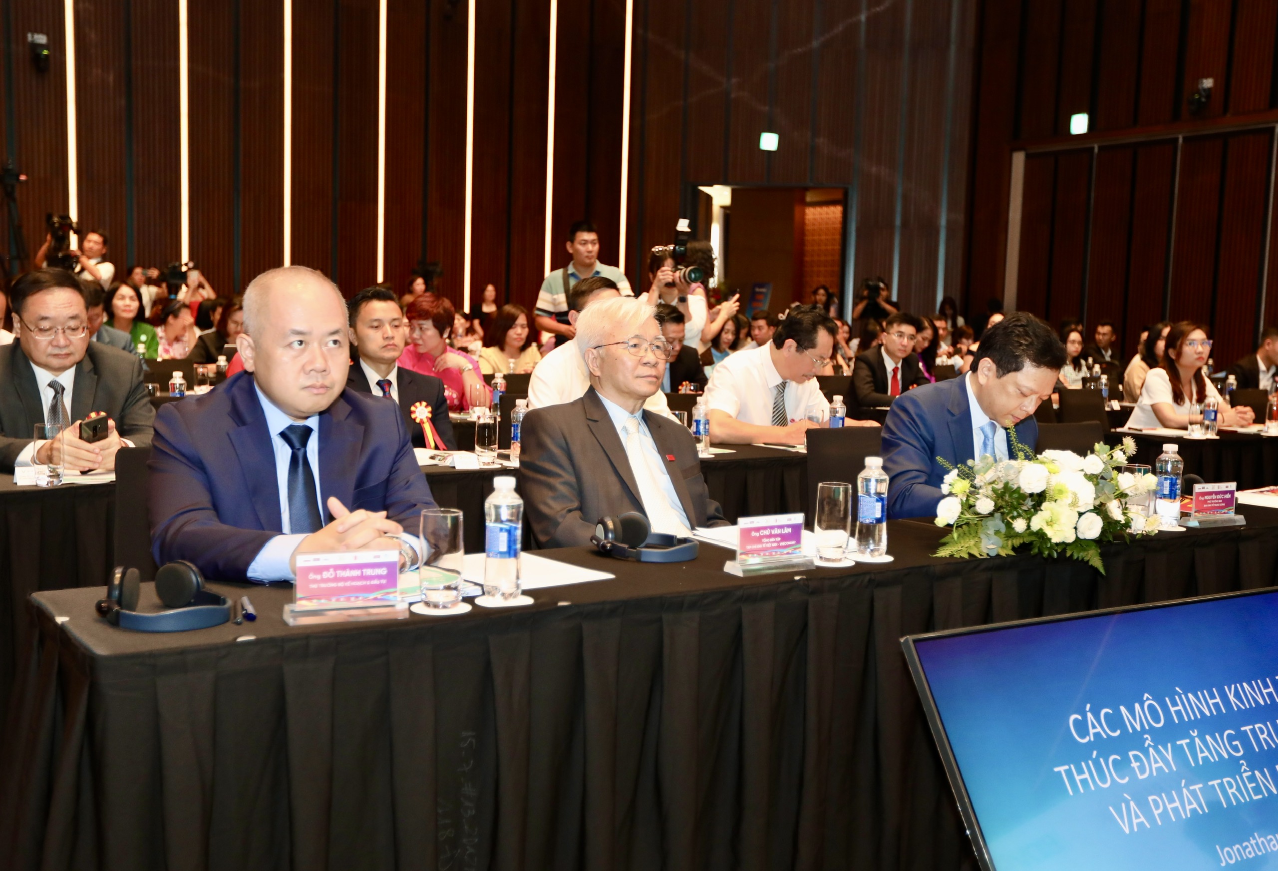 C&aacute;c đại biểu tham dự Diễn đ&agrave;n Vietnam New Economy 2023.&nbsp;Ảnh: Việt Dũng.