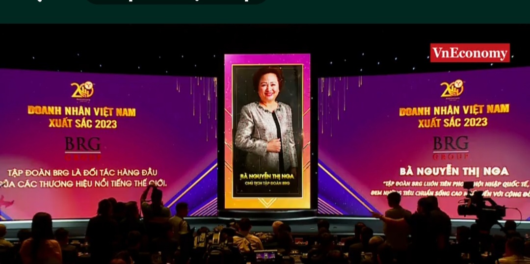 5 doanh nh&acirc;n xuất sắc được vinh danh: &Ocirc;ng Nguyễn Đo&agrave;n Thăng, Chủ tịch HĐQT - Tổng Gi&aacute;m đốc C&ocirc;ng ty Cổ phần B&oacute;ng đ&egrave;n Ph&iacute;ch nước Rạng Đ&ocirc;ng; B&agrave; Nguyễn Thị Nga, Chủ tịch HĐQT Tập đo&agrave;n BRG; &Ocirc;ng Vũ Văn Tiền, Chủ tịch HĐQT - Tổng Gi&aacute;m đốc Tập đo&agrave;n GELEXIMCO; B&agrave; H&agrave; Thị Thu Thanh, Chủ tịch HĐTV Deloitte Việt Nam;&nbsp; B&agrave; L&ecirc; Thị Thu Thủy, Tổng Gi&aacute;m đốc VinFast To&agrave;n cầu.&nbsp;&nbsp;