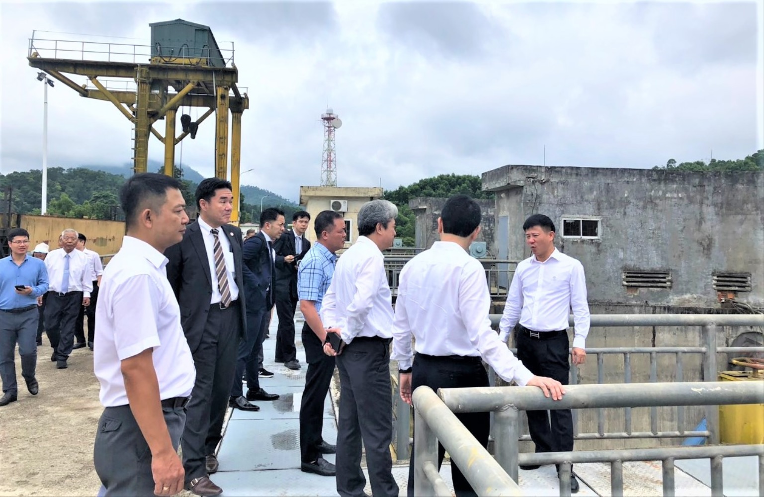 JICA Việt Nam và Cục Quản lý đê điều và Phòng, chống thiên tai thị sát đập Bình Điền tại Thừa Thiên - Huế.