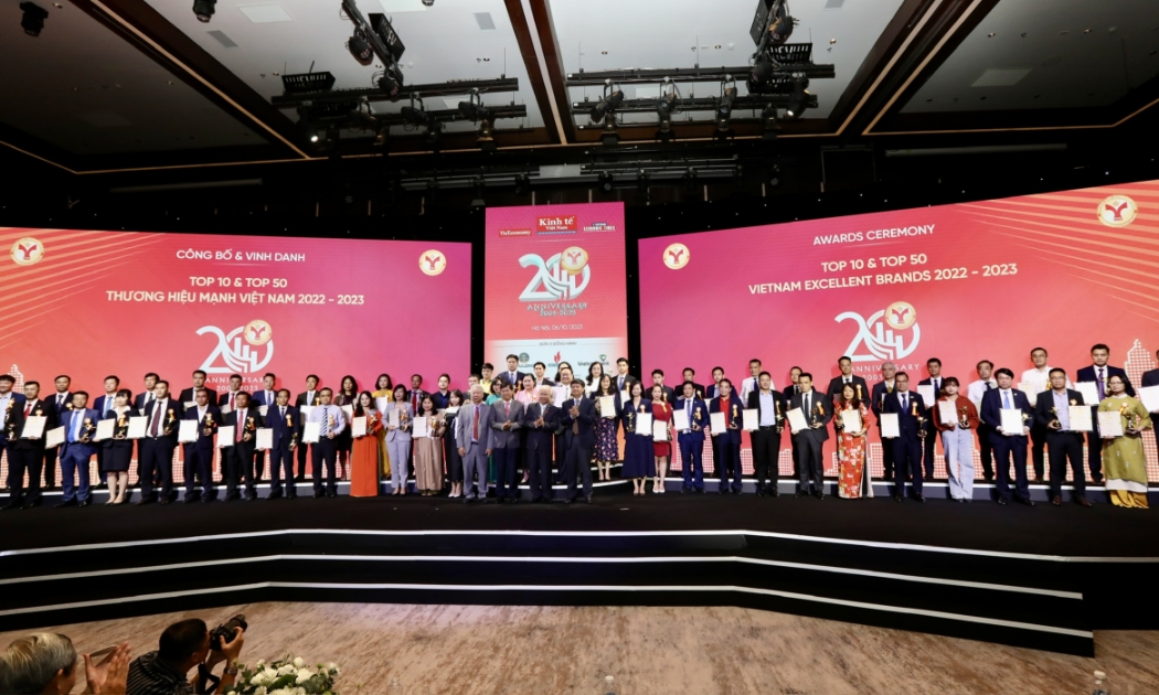 Các doanh nghiệp được vinh danh Thương hiệu Mạnh Việt Nam 2022 - 2023. Ảnh - Việt Dũng.