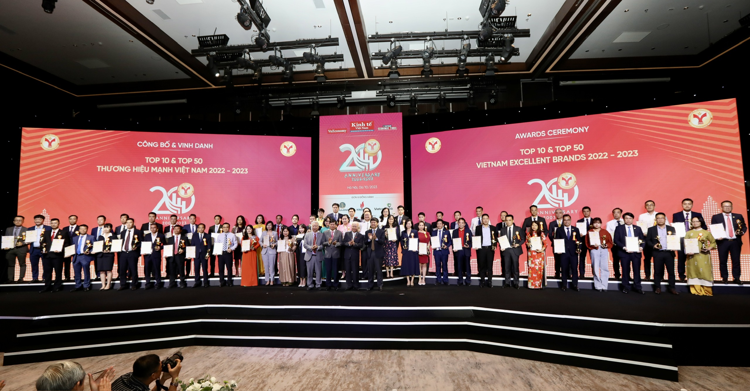 Theo TS. Chử Văn L&acirc;m, Tổng bi&ecirc;n tập Tạp ch&iacute; Kinh tế Việt Nam, 20 năm qua chương tr&igrave;nh Thương hiệu mạnh Việt Nam do Tạp ch&iacute; Kinh tế Việt Nam tổ chức đ&atilde; b&igrave;nh x&eacute;t, c&ocirc;ng bố v&agrave; vinh danh h&agrave;ng ng&agrave;n doanh nghiệp. Đ&acirc;y đều l&agrave; những doanh nghiệp rất xứng đ&aacute;ng, bởi họ đ&atilde; nỗ lực cống hiến nhiều năm, kh&ocirc;ng chỉ mang lại c&ocirc;ng ăn việc l&agrave;m cho h&agrave;ng triệu người lao động m&agrave; c&ograve;n g&oacute;p phần thay đổi, n&acirc;ng tầm nhiều địa phương. C&oacute; thể khẳng định, c&oacute; c&agrave;ng nhiều doanh nghiệp mạnh, thương hiệu mạnh th&igrave; kinh tế sẽ c&agrave;ng ph&aacute;t triển, đời sống người d&acirc;n no ấm, đầy đủ hơn.