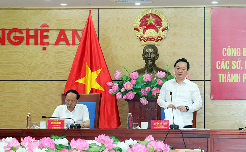 Chủ tịch UBND tỉnh Nghệ An Nguyễn Đức Trung phát biểu tại hội nghị