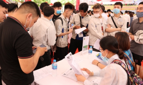 Thị trường lao động chuyển biến tốt vào những tháng cuối năm 2023 