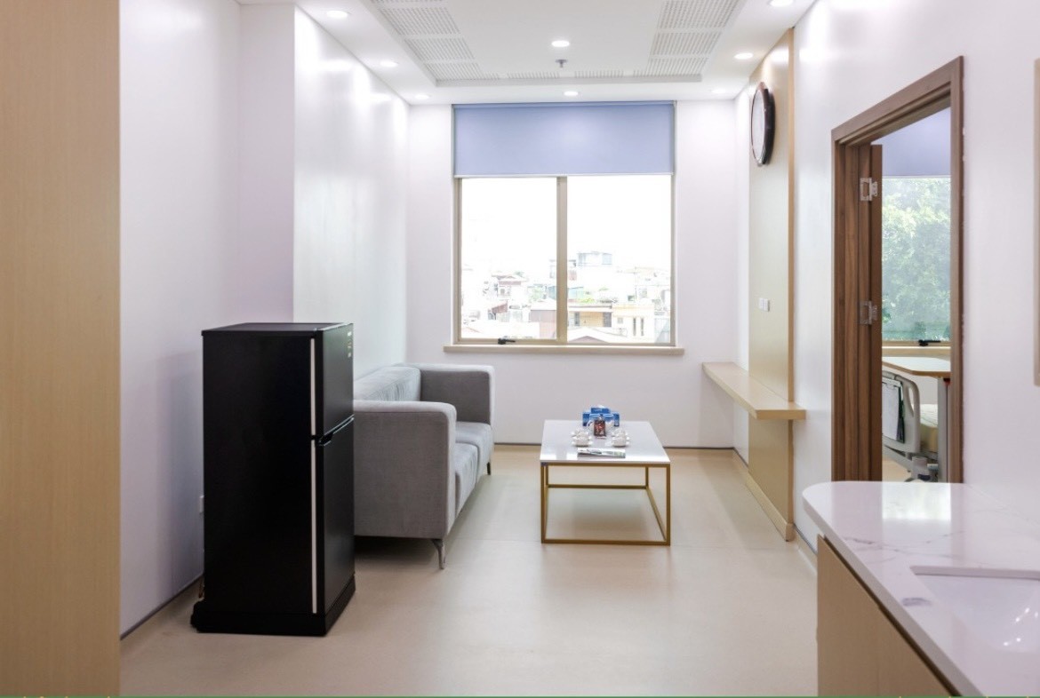 Kh&ocirc;ng gian ri&ecirc;ng tư v&agrave; đầy đủ tiện nghi mang lại cảm gi&aacute;c thư gi&atilde;n cho người bệnh.