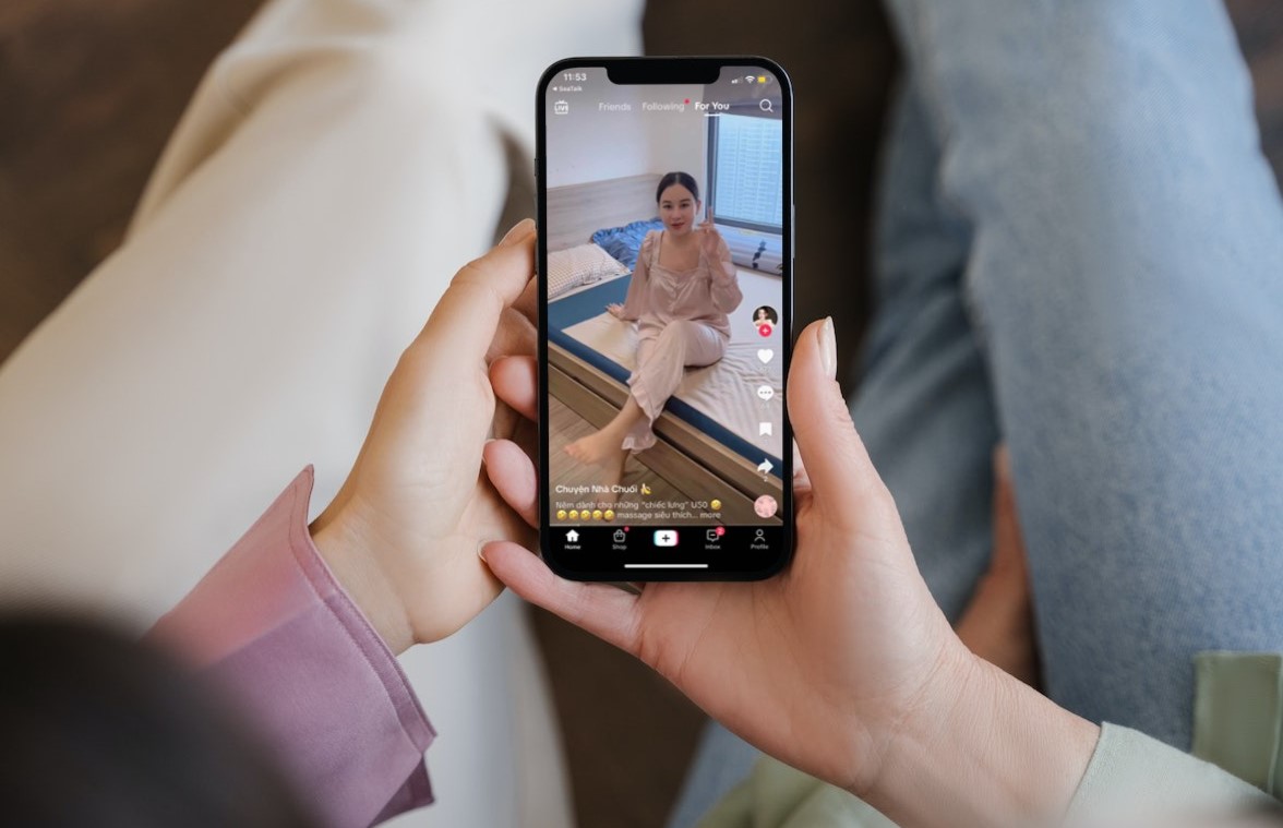 Vua N&ecirc;̣m tung c&aacute;c mẩu quảng c&aacute;o từ KOL v&agrave;o ng&agrave;y sale nhất định để tăng độ phủ nh&atilde;n h&agrave;ng một c&aacute;ch dồn dập thay v&igrave; tung rải r&aacute;c khiến nội dung bị lo&atilde;ng.