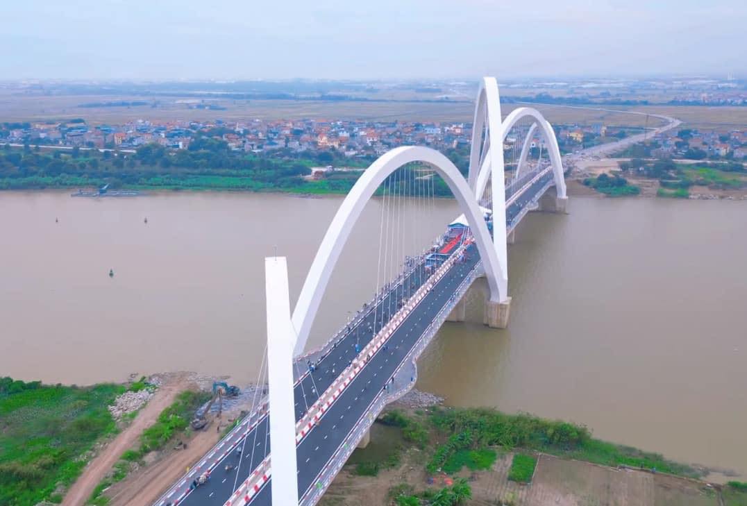 Cầu Kinh Dương Vương là cầu vòm thép cao nhất Việt Nam.