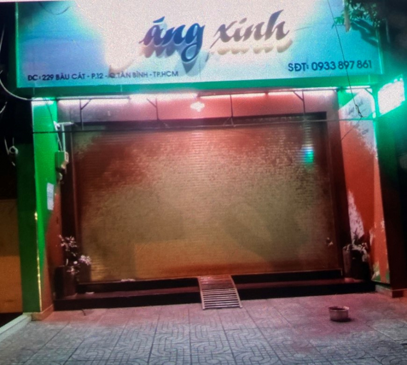 Căn nhà 229 Bàu Cát bị các đối tượng dùng sơn và chất bẩn tạt. (Ảnh: Công an quận Tân Bình). 