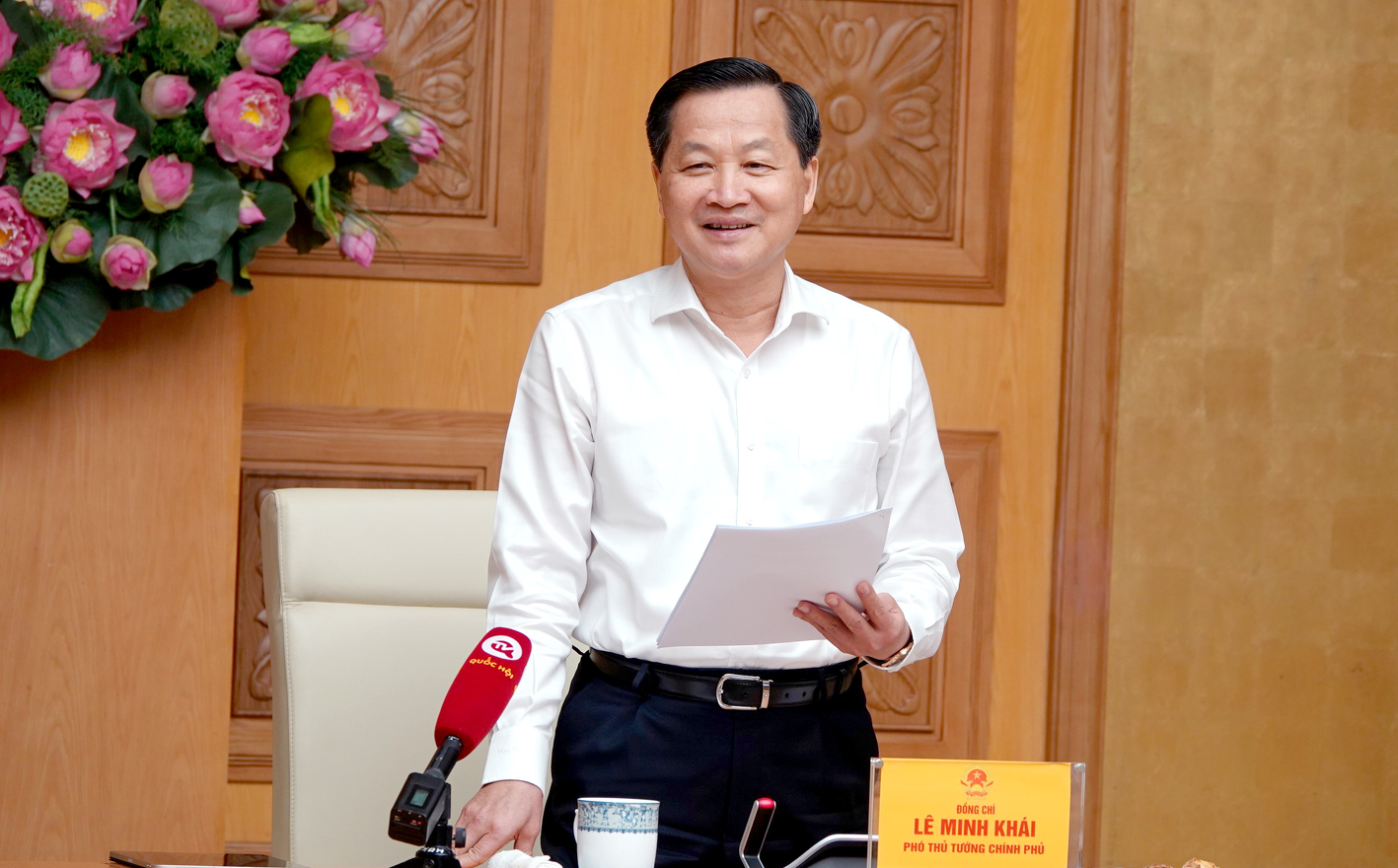 Phó Thủ tướng lưu ý dự trữ xăng dầu của một số nước lớn sụt giảm có thể làm giá xăng dầu thế giới đảo chiều, tăng giá vào những tháng cuối năm.