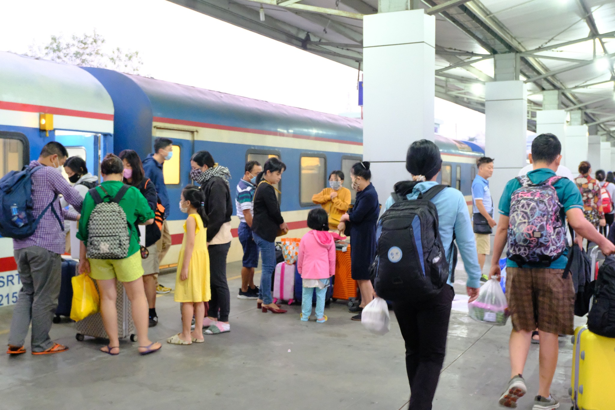 Dự kiến thời gian cao điểm Tết Nguyên đán năm nay, giá vé tăng từ 1 - 4% tùy vào chặng tàu, loại tàu mà khách chọn.