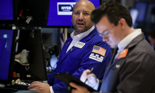 Chứng khoán Mỹ giữ đà tăng sau biên bản Fed, giá dầu sụt mạnh vì lời hứa của Saudi Arabia